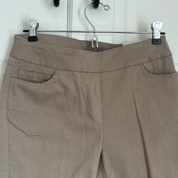 Slim-sation Walking Shorts size 4 - Picture 2 of 6